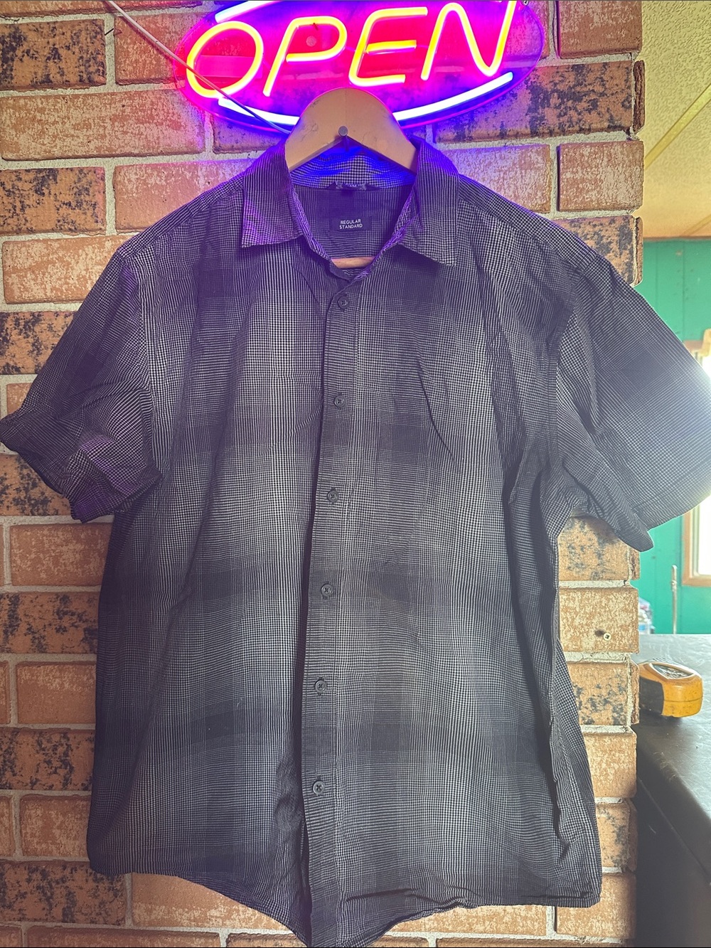 George Men's Short-Sleeve Button-Down Shirt in Charcoal Plaid